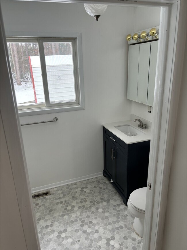 Building Photo - 3 bedroom in Greenville