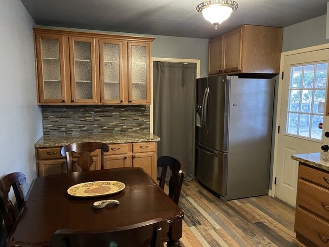 Building Photo - 9517 Mcintosh Dr