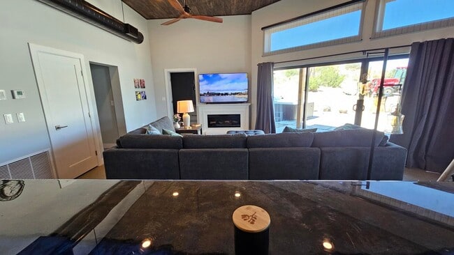 Building Photo - New build ready for move in