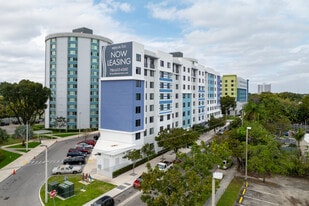 Building Photo - Brisas Del Este II