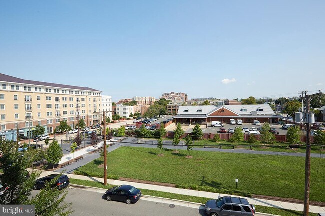 Building Photo - 525 N Fayette St