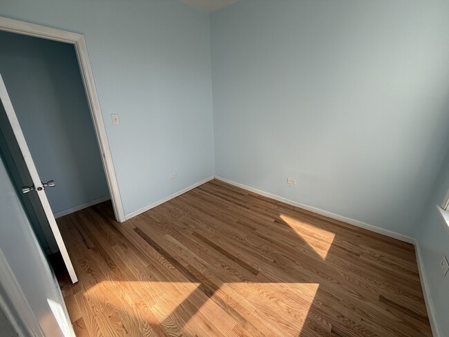 Building Photo - 411 N Hamlin Ave