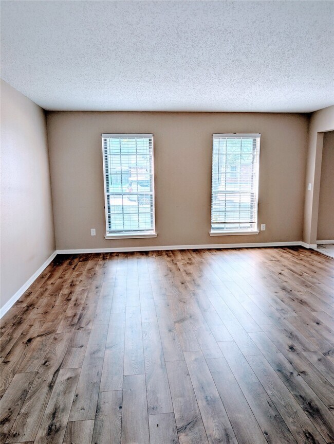 Building Photo - 9303 Palm Shores Dr