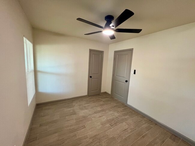 Building Photo - 1505 Maple Dr