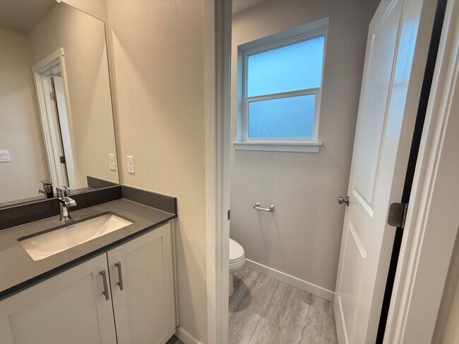 Building Photo - Brand New Stunning 5 Bed/3 Bath Home - Steven's Ranch