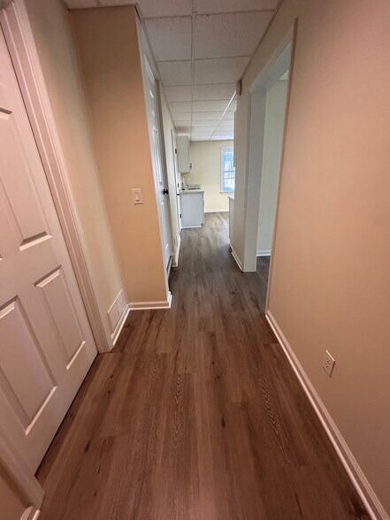 Building Photo - 2002 Fairbrook Ln