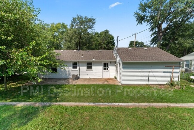 Building Photo - 1101 S 50th Terrace