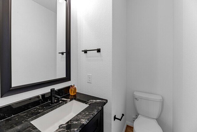 Building Photo - 27903 Western Crk Ct