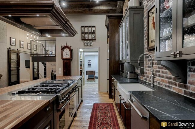 Building Photo - 1308 Jackson St