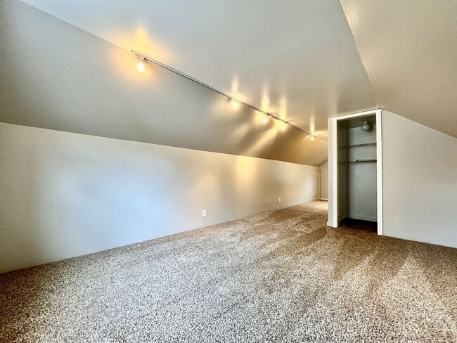 Building Photo - Three Bedroom Home in Northeast Grand Rapids