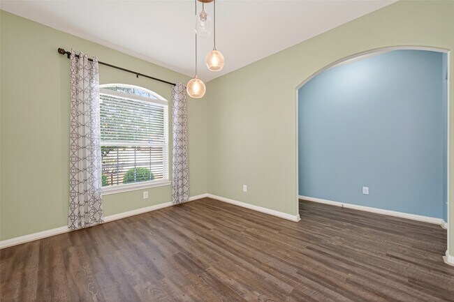 Building Photo - 30914 W Lost Creek Blvd