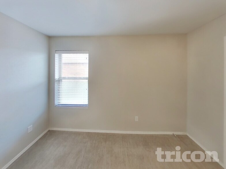 Building Photo - 2505 Buffalo Run