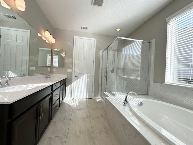 Building Photo - 6025 Palermo Way