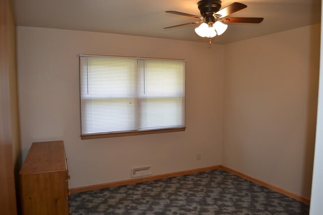 Building Photo - Nice 3-4 Br, 2 Bath Ranch style home, fenced in yard, garage, patio, full basement