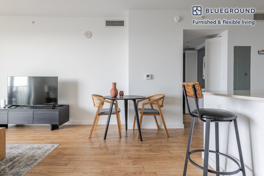 Building Photo - 1501 SW 37th Ave