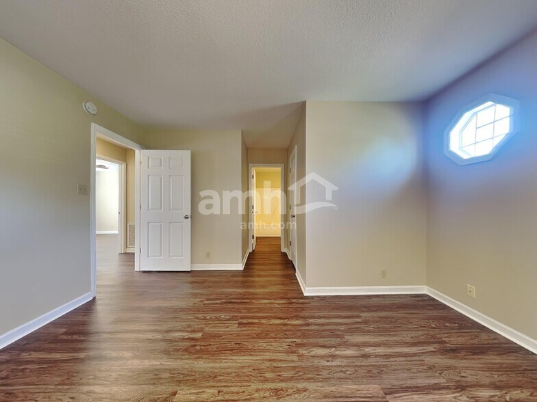 Building Photo - 10037 Double Tree Rd