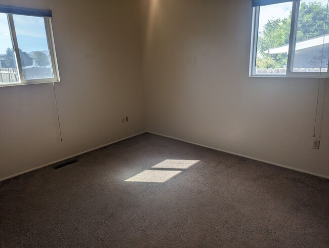 Building Photo - Spacious Clarkston 3 bed/2 Bath Pet-friendly House with Large Fenced Backyard