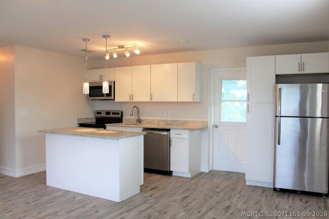 Building Photo - 3643 Betty Ann Ct W