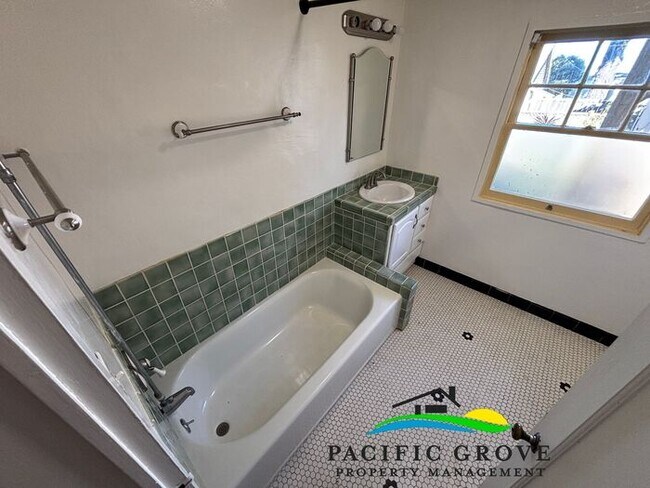 Building Photo - Delightful 3-Bedroom, 2 bath home in Pacific Grove