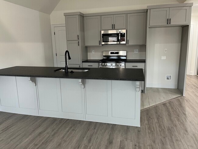 Building Photo - 3201 SW Lovely Ln