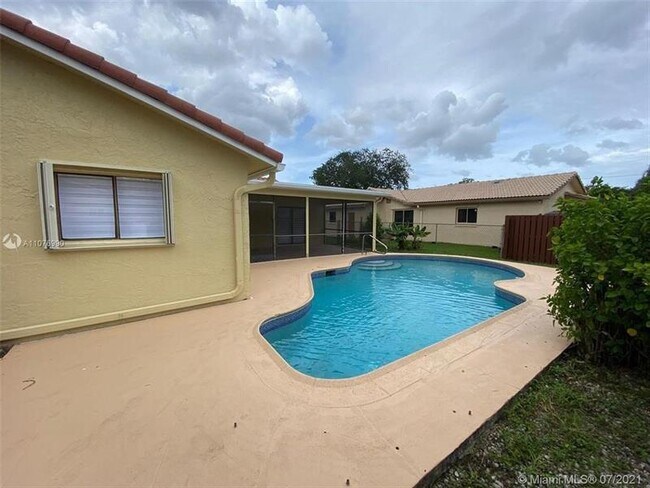 Building Photo - 9658 NW 28th Ct