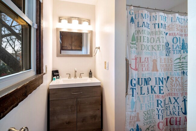 Building Photo - 2 A Cedar Dr