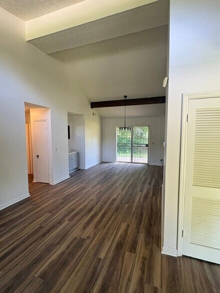 Building Photo - 4610 Greenbriar Trail SW