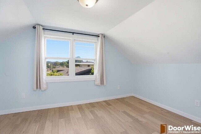 Building Photo - Charming 4-Bed Newberg Home!
