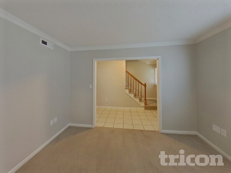 Building Photo - 7400 Palmetto Ct