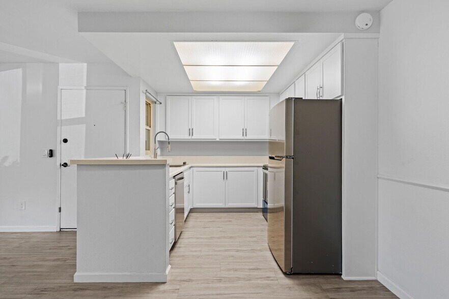 Building Photo - 6030 Rancho Mission Rd