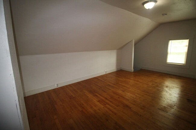 Building Photo - 3215 W Auer Ave
