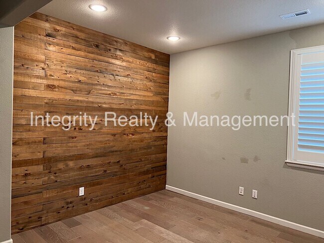 Building Photo - 1612 Castle Creek Cir