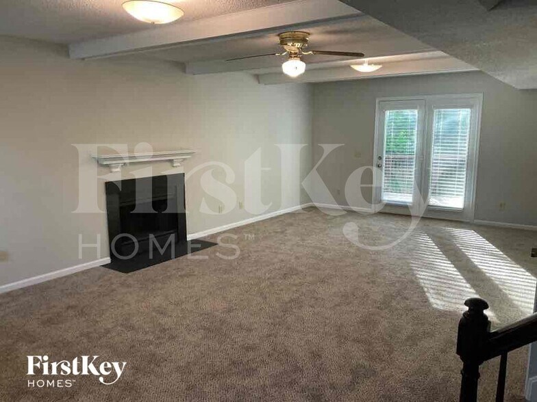 Building Photo - 12 Hickory Knoll Ct