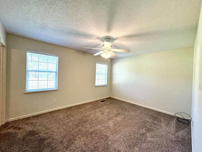 Building Photo - 5609 Landrum Dr