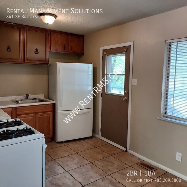 Building Photo - 841 SE Brookside Dr