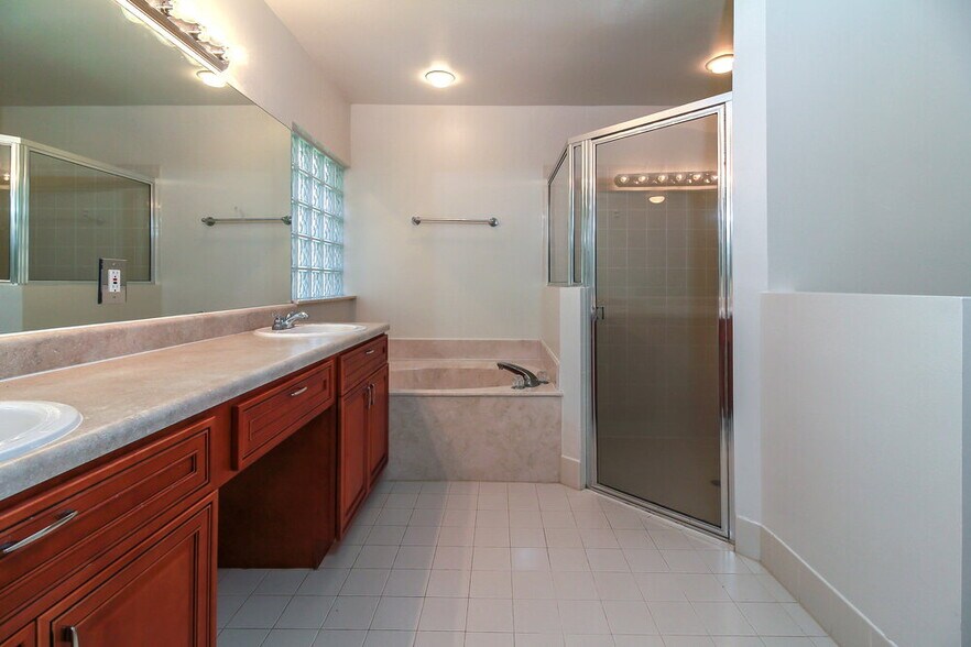 Building Photo - 5419 NW 121st Ave