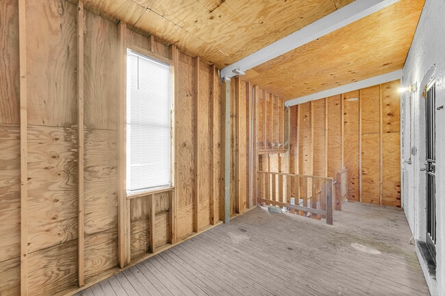 Building Photo - 6424 S Ingleside Ave
