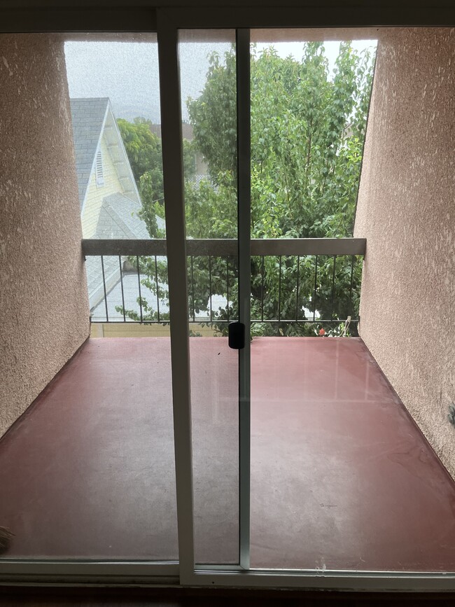 Large Upstairs Deck - 1236 E Broadway