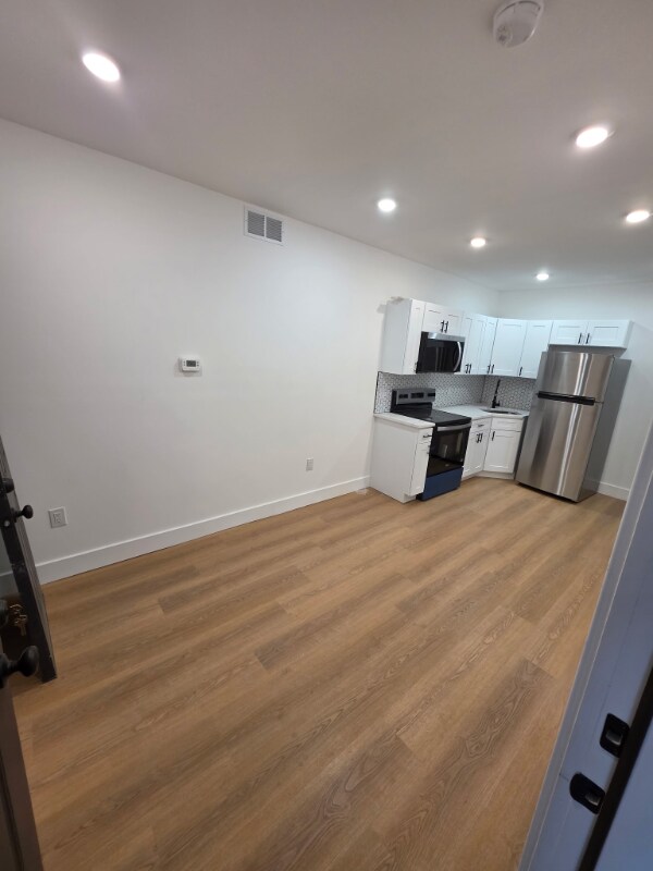 Building Photo - 6330 Saybrook Ave