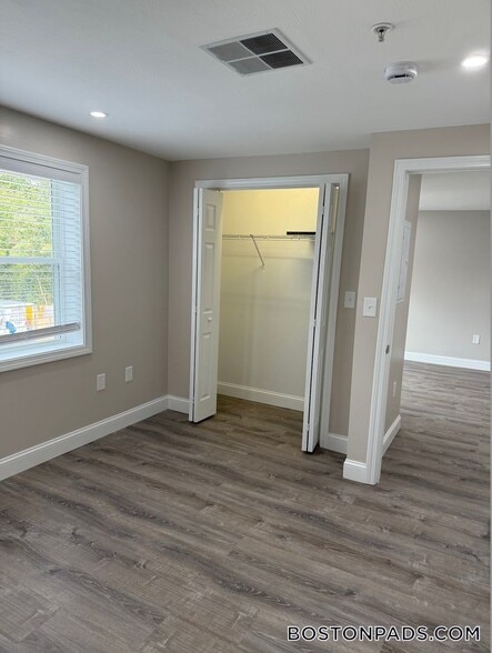 Building Photo - 23 Kenmar Dr