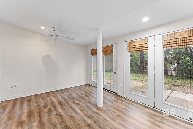 Building Photo - 200 S Hillside Ln