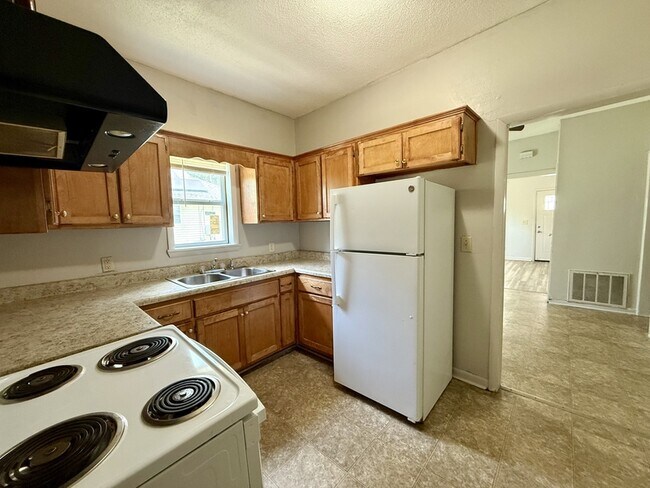 Building Photo - 911 7Th St