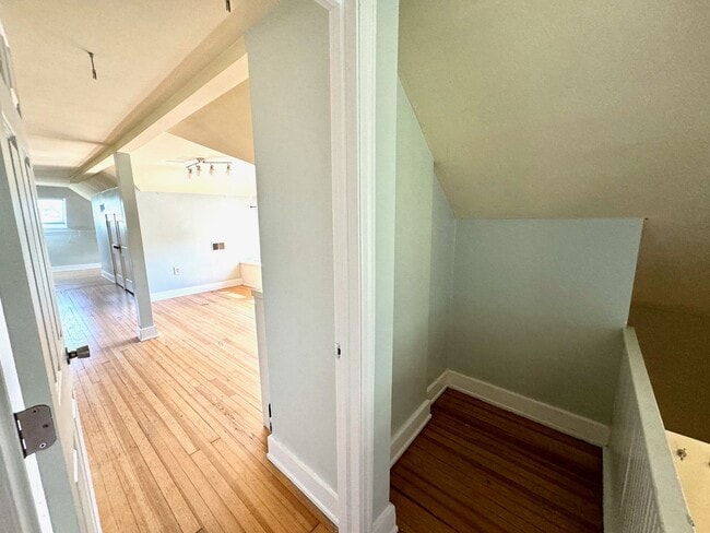 Building Photo - 505-507 W McMillan