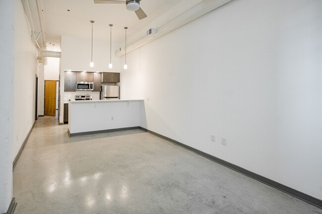 Primary Photo - Downstairs One Bedroom Flat with Washer & ...