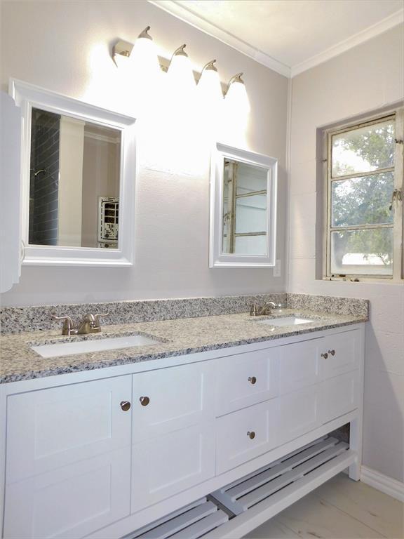 Building Photo - 805 Emery St