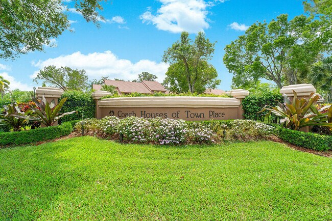 Building Photo - 5540 Coach House Cir