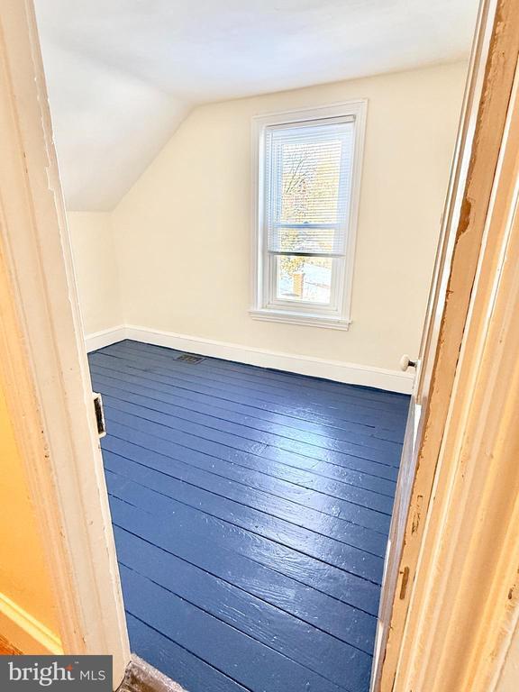 Building Photo - 327 Main St