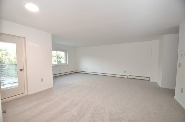Building Photo - 3900 Park Ave