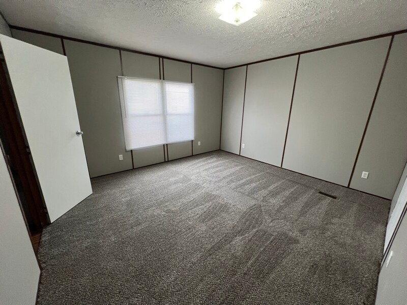 Building Photo - 108 Plum St