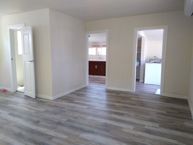 Building Photo - 1/2 off first months rent Totally Renovated Studio! AVAILABLE NOW!!